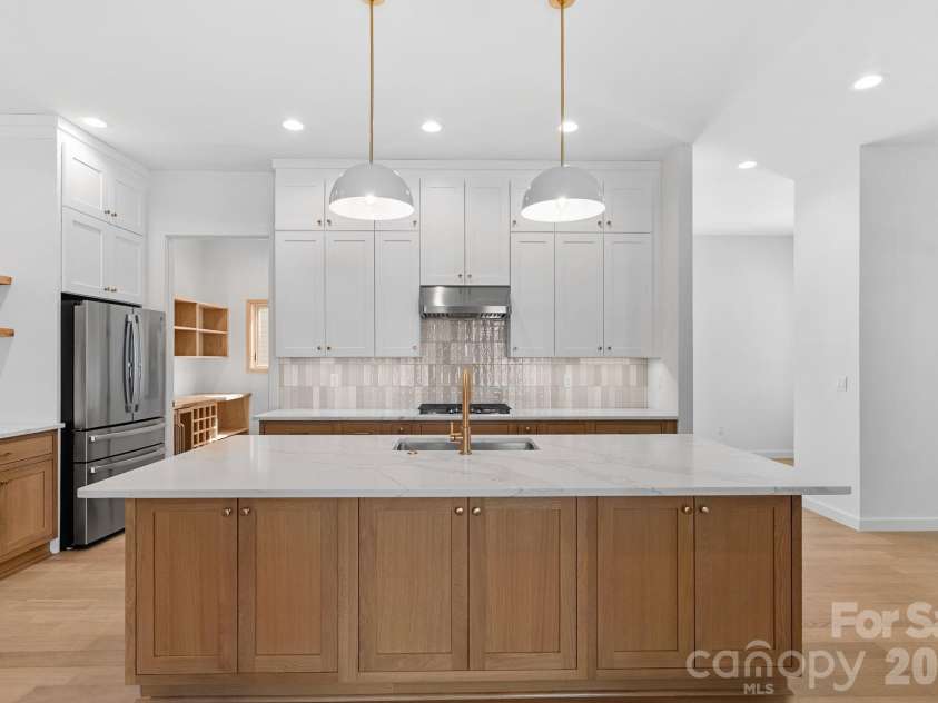 35 Grindstaff Drive, Asheville, NC 28803.  MLS# CAR4400998, YatesRealty ID 40706. 