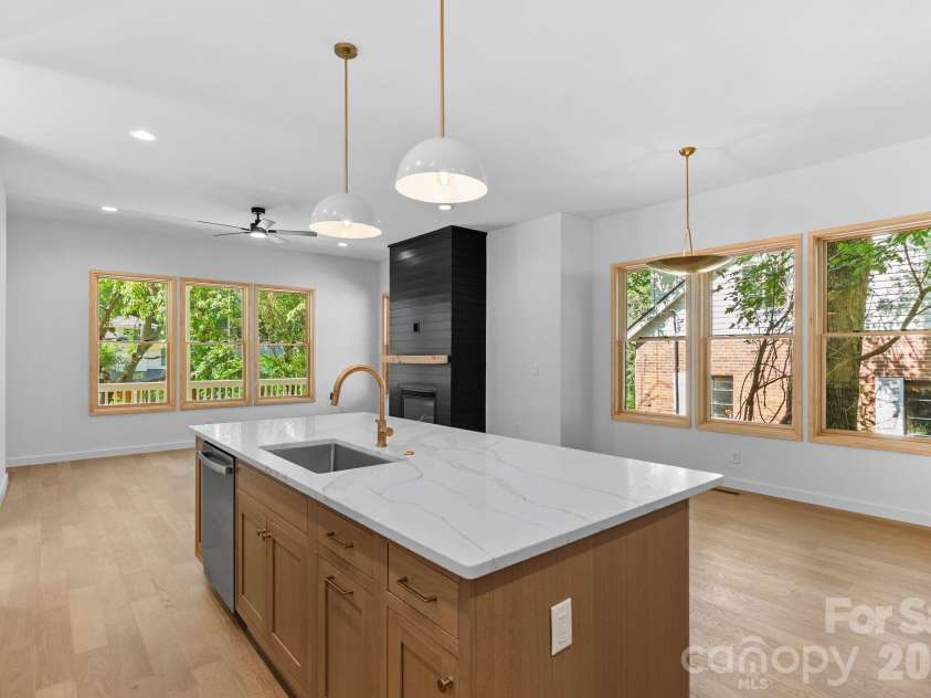 35 Grindstaff Drive, Asheville, NC 28803.  MLS# CAR4400998, YatesRealty ID 40706. 