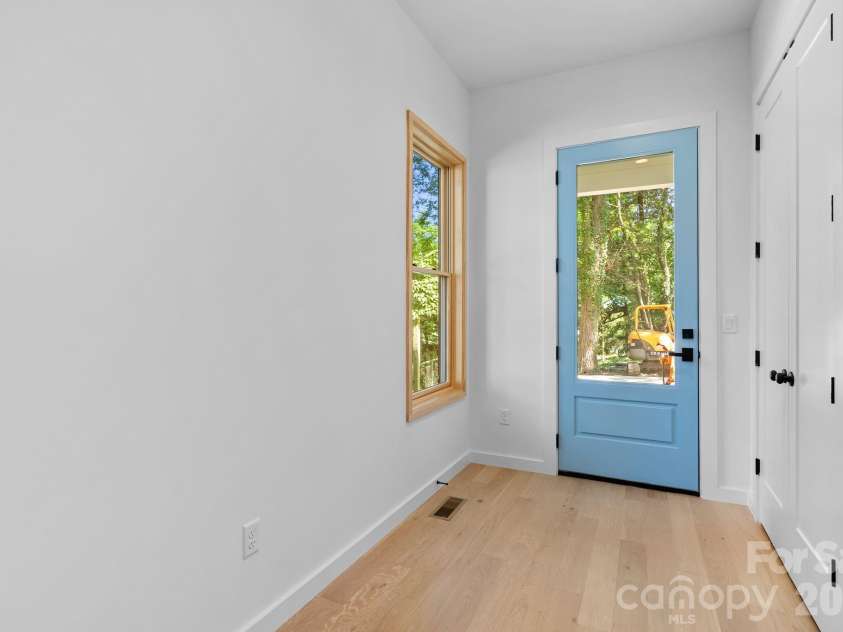 35 Grindstaff Drive, Asheville, NC 28803.  MLS# CAR4400998, YatesRealty ID 40706. 