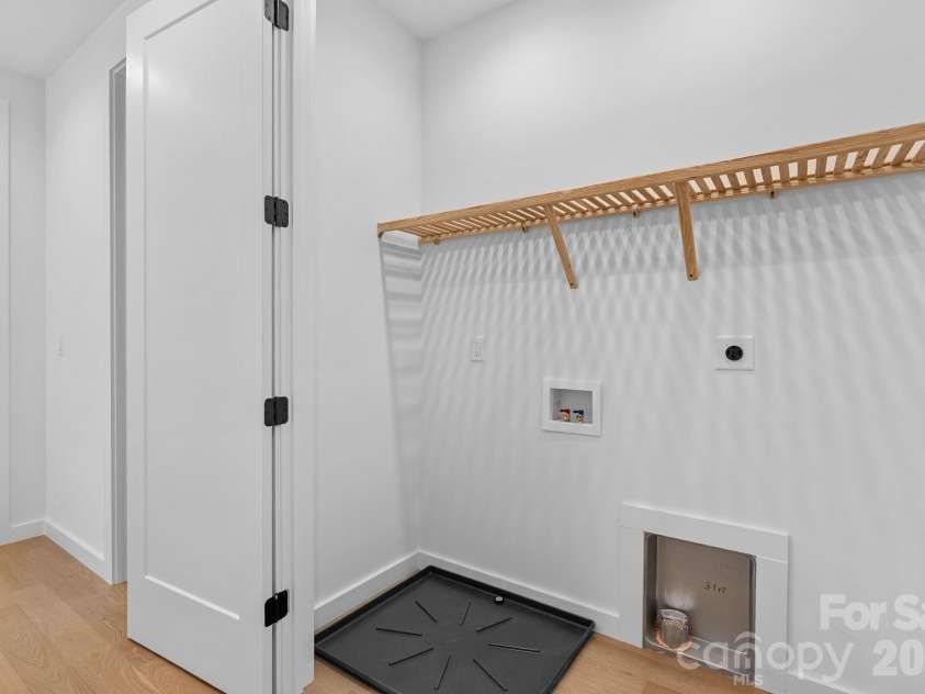 35 Grindstaff Drive, Asheville, NC 28803.  MLS# CAR4400998, YatesRealty ID 40706. 