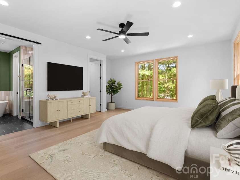 35 Grindstaff Drive, Asheville, NC 28803.  MLS# CAR4400998, YatesRealty ID 40706. 