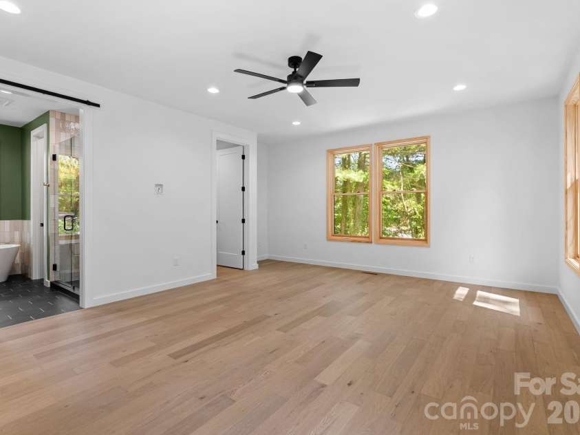 35 Grindstaff Drive, Asheville, NC 28803.  MLS# CAR4400998, YatesRealty ID 40706. 