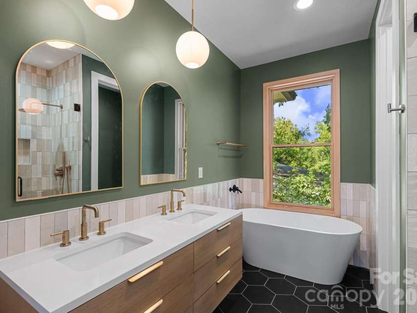 35 Grindstaff Drive, Asheville, NC 28803.  MLS# CAR4400998, YatesRealty ID 40706. 