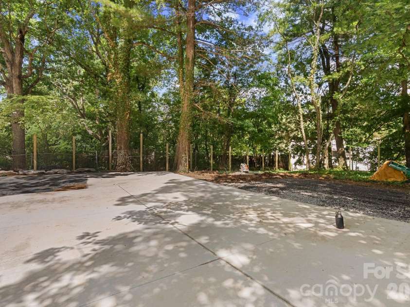 35 Grindstaff Drive, Asheville, NC 28803.  MLS# CAR4400998, YatesRealty ID 40706. 