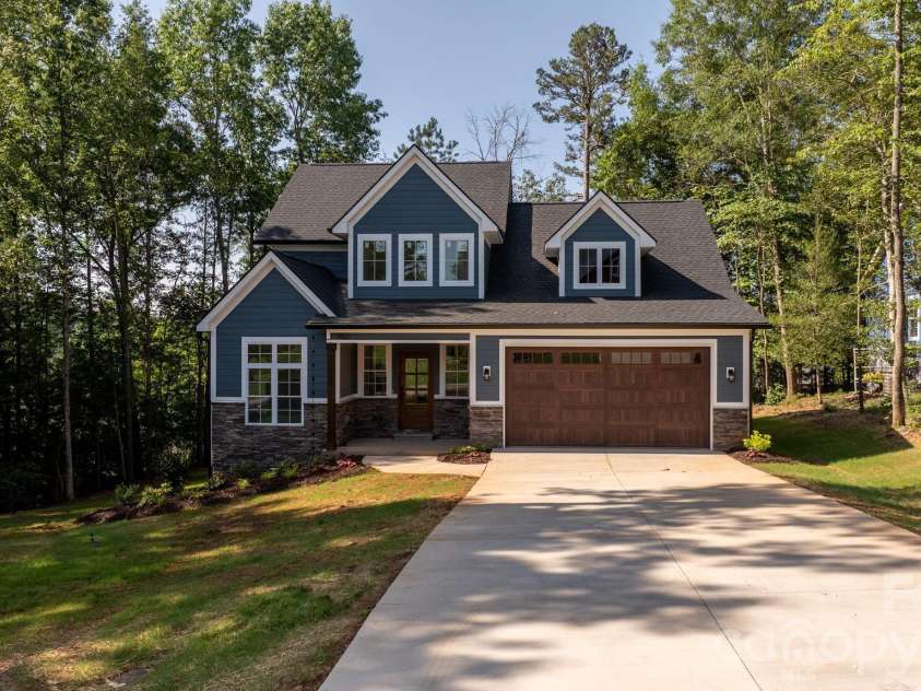3821 54th Avenue, Hickory, NC 28601.  MLS# CAR4408002, YatesRealty ID 40709. 