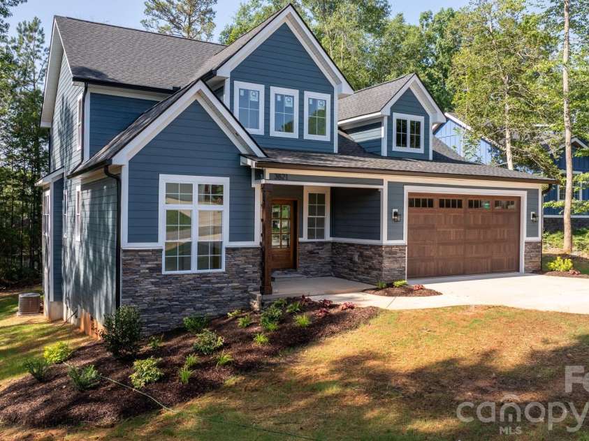 3821 54th Avenue, Hickory, NC 28601.  MLS# CAR4408002, YatesRealty ID 40709. 
