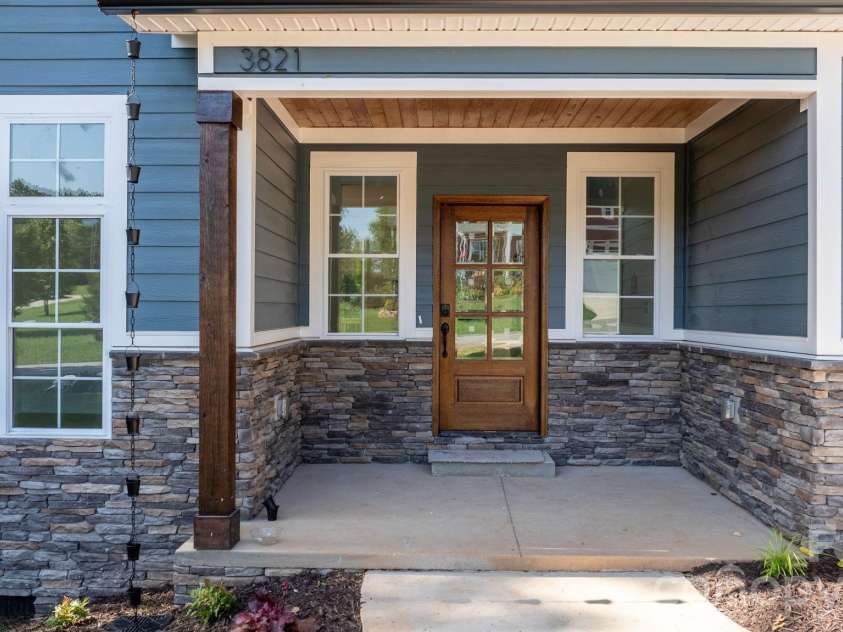 3821 54th Avenue, Hickory, NC 28601.  MLS# CAR4408002, YatesRealty ID 40709. 