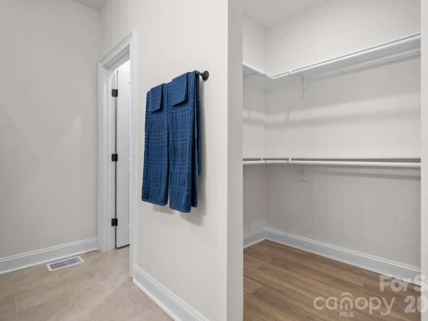 3821 54th Avenue, Hickory, NC 28601.  MLS# CAR4408002, YatesRealty ID 40709. 