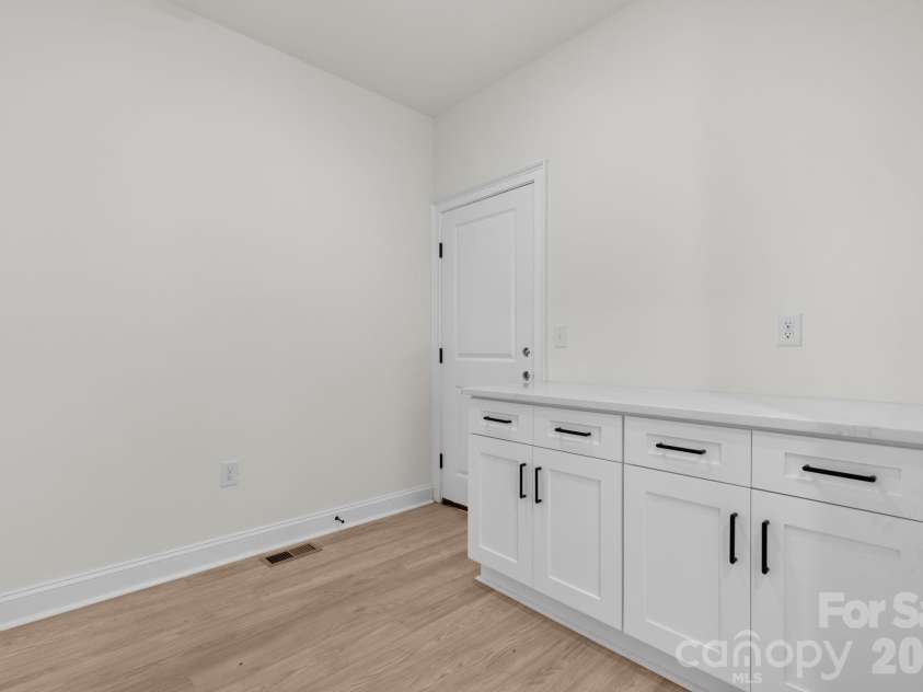3821 54th Avenue, Hickory, NC 28601.  MLS# CAR4408002, YatesRealty ID 40709. 