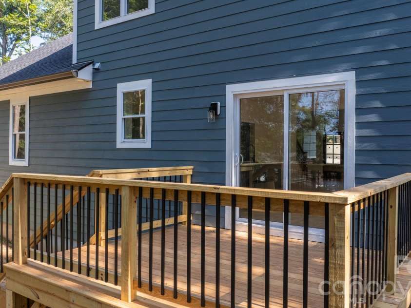 3821 54th Avenue, Hickory, NC 28601.  MLS# CAR4408002, YatesRealty ID 40709. 