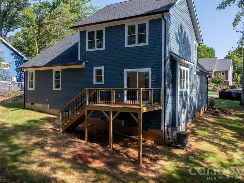 3821 54th Avenue, Hickory, NC 28601.  MLS# CAR4408002, YatesRealty ID 40709. 