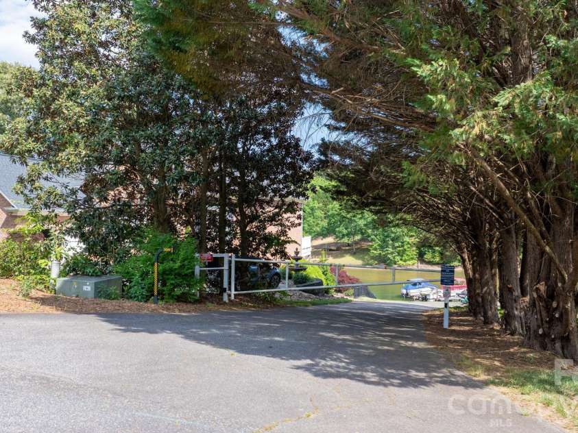 3821 54th Avenue, Hickory, NC 28601.  MLS# CAR4408002, YatesRealty ID 40709. 