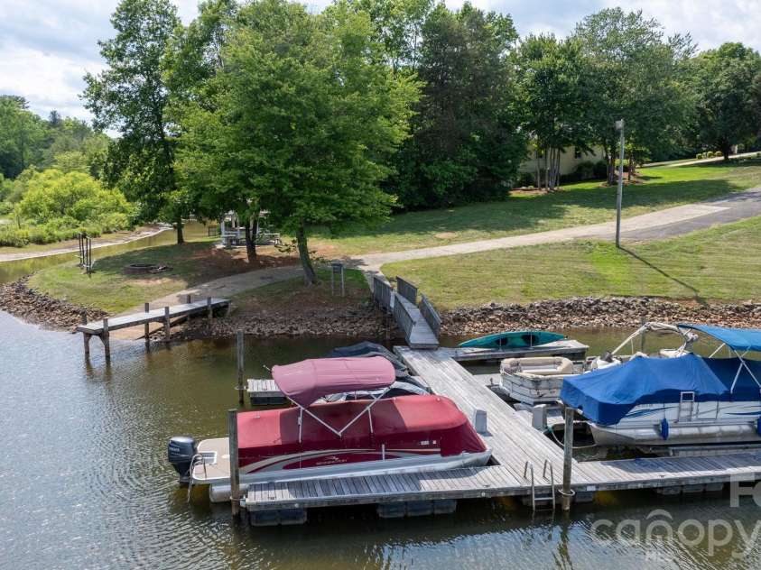3821 54th Avenue, Hickory, NC 28601.  MLS# CAR4408002, YatesRealty ID 40709. 
