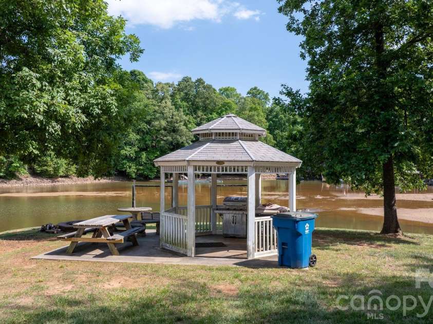 3821 54th Avenue, Hickory, NC 28601.  MLS# CAR4408002, YatesRealty ID 40709. 