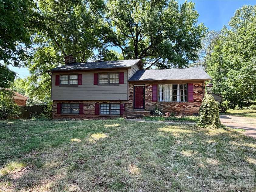 127 Sequoia Drive, Gastonia, NC 28052.  MLS# CAR4376659, YatesRealty ID 40712. 