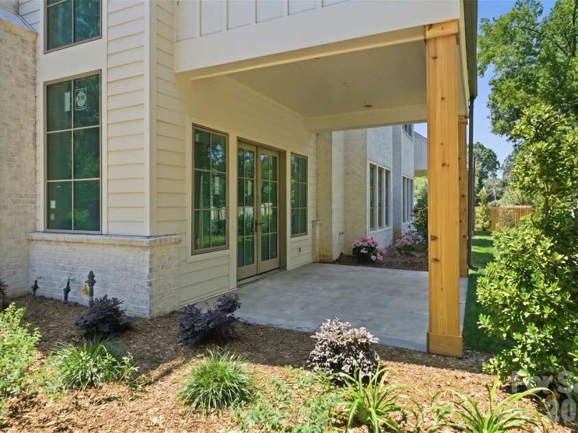 1628 Ferncliff Road, Charlotte, NC 28211.  MLS# CAR4404934, YatesRealty ID 40714. 