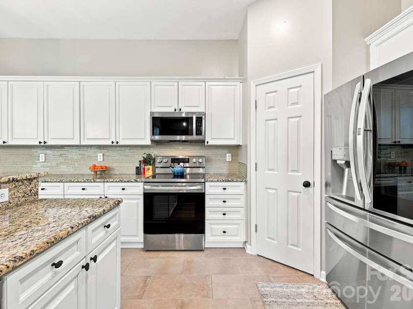 5601 Underwood Avenue, Charlotte, NC 28213.  MLS# CAR4404689, YatesRealty ID 40715. 