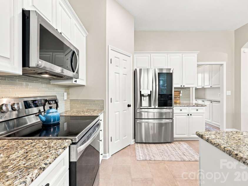 5601 Underwood Avenue, Charlotte, NC 28213.  MLS# CAR4404689, YatesRealty ID 40715. 