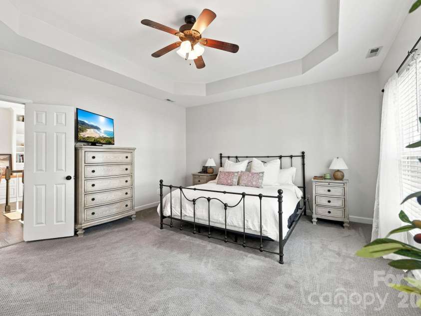 5601 Underwood Avenue, Charlotte, NC 28213.  MLS# CAR4404689, YatesRealty ID 40715. 