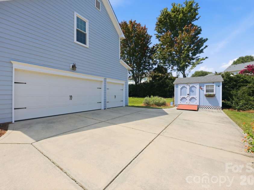 5601 Underwood Avenue, Charlotte, NC 28213.  MLS# CAR4404689, YatesRealty ID 40715. 