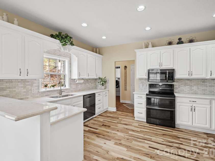 36 Ivy Cove Road, Fairview, NC 28730.  MLS# CAR4407514, YatesRealty ID 40716. 