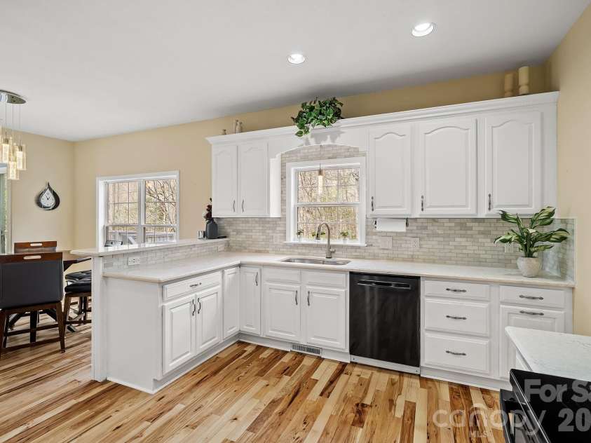 36 Ivy Cove Road, Fairview, NC 28730.  MLS# CAR4407514, YatesRealty ID 40716. 