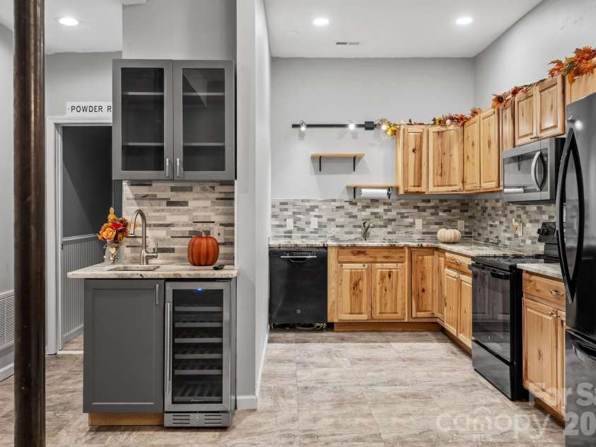 36 Ivy Cove Road, Fairview, NC 28730.  MLS# CAR4407514, YatesRealty ID 40716. 