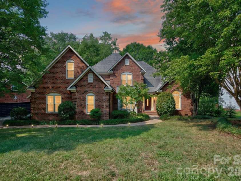 5301 Woodridge Drive, Monroe, NC 28110.  MLS# CAR4408732, YatesRealty ID 40718. 