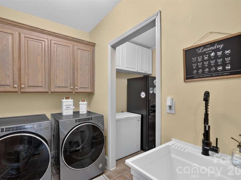 5301 Woodridge Drive, Monroe, NC 28110.  MLS# CAR4408732, YatesRealty ID 40718. 