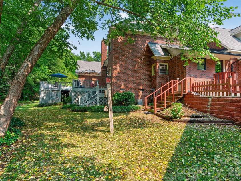 5301 Woodridge Drive, Monroe, NC 28110.  MLS# CAR4408732, YatesRealty ID 40718. 