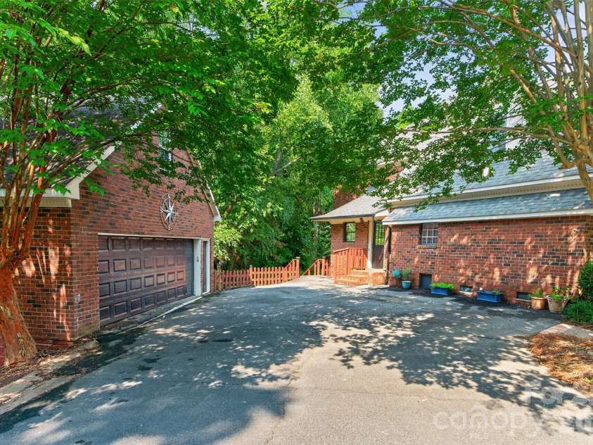 5301 Woodridge Drive, Monroe, NC 28110.  MLS# CAR4408732, YatesRealty ID 40718. 