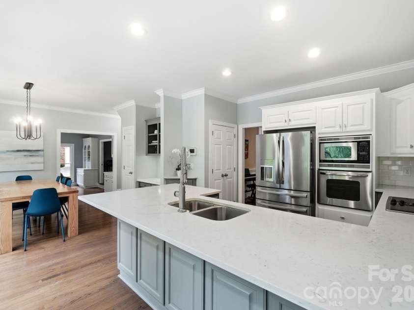10427 Hadleigh Place, Charlotte, NC 28210.  MLS# CAR4409371, YatesRealty ID 40721. 