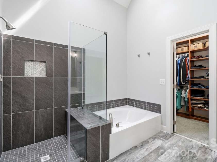 10427 Hadleigh Place, Charlotte, NC 28210.  MLS# CAR4409371, YatesRealty ID 40721. 