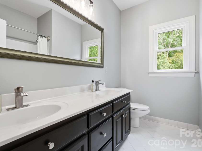10427 Hadleigh Place, Charlotte, NC 28210.  MLS# CAR4409371, YatesRealty ID 40721. 