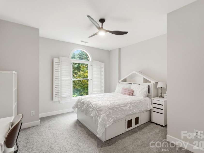 10427 Hadleigh Place, Charlotte, NC 28210.  MLS# CAR4409371, YatesRealty ID 40721. 