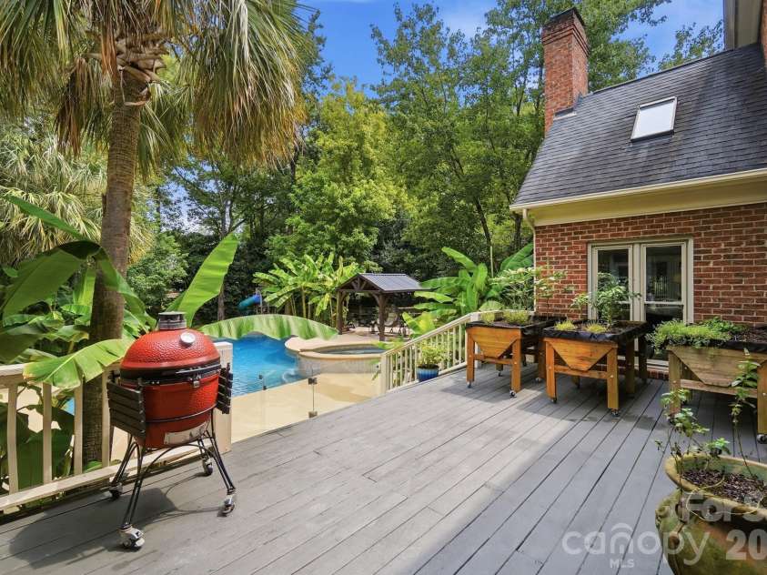 10427 Hadleigh Place, Charlotte, NC 28210.  MLS# CAR4409371, YatesRealty ID 40721. 