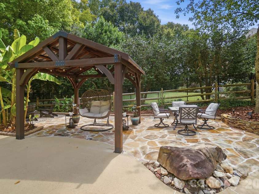 10427 Hadleigh Place, Charlotte, NC 28210.  MLS# CAR4409371, YatesRealty ID 40721. 