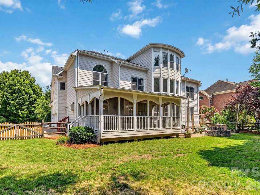 16511 Segars Lane, Huntersville, NC 28078.  MLS# CAR4409487, YatesRealty ID 40722. 