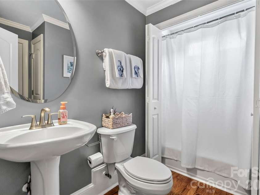 16511 Segars Lane, Huntersville, NC 28078.  MLS# CAR4409487, YatesRealty ID 40722. Main level full bathroom