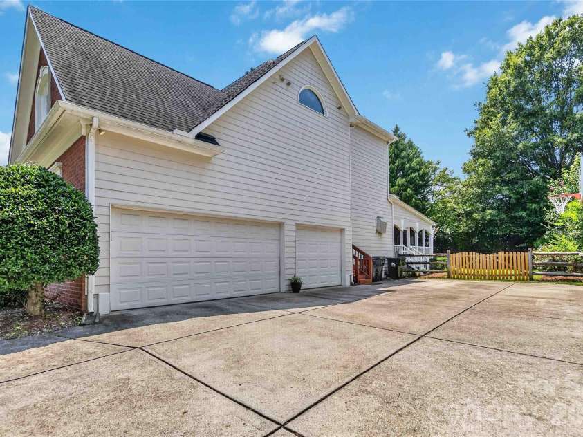 16511 Segars Lane, Huntersville, NC 28078.  MLS# CAR4409487, YatesRealty ID 40722. Three car garage and oversized side-entry garage