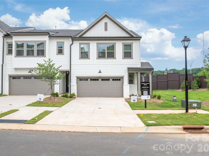 808 Garringer Place, Charlotte, NC 28208.  MLS# CAR4408496, YatesRealty ID 40724. 
