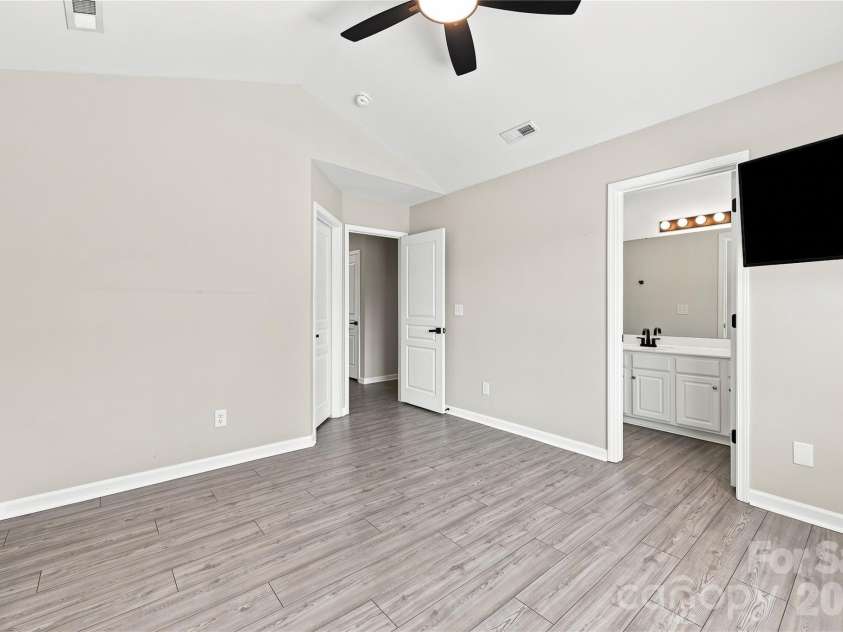 231 Dawn Mist Lane, Fort Mill, SC 29708.  MLS# CAR4409273, YatesRealty ID 40725. 