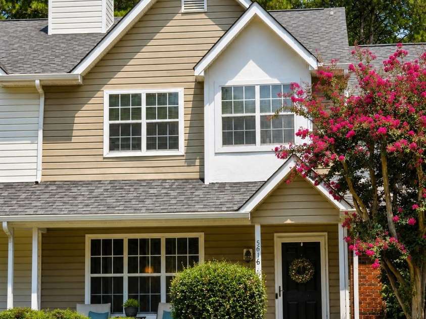 5616 Prescott Court, Charlotte, NC 28269.  MLS# CAR4406793, YatesRealty ID 40730. 