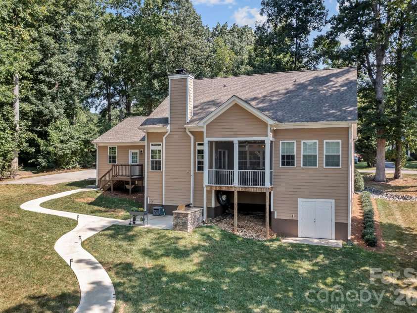 348 Catalina Drive, Mooresville, NC 28117.  MLS# CAR4370062, YatesRealty ID 40731. 