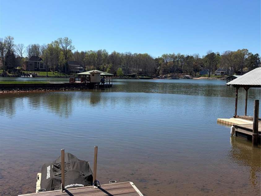 348 Catalina Drive, Mooresville, NC 28117.  MLS# CAR4370062, YatesRealty ID 40731. 