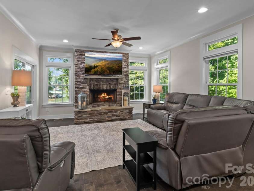 348 Catalina Drive, Mooresville, NC 28117.  MLS# CAR4370062, YatesRealty ID 40731. 