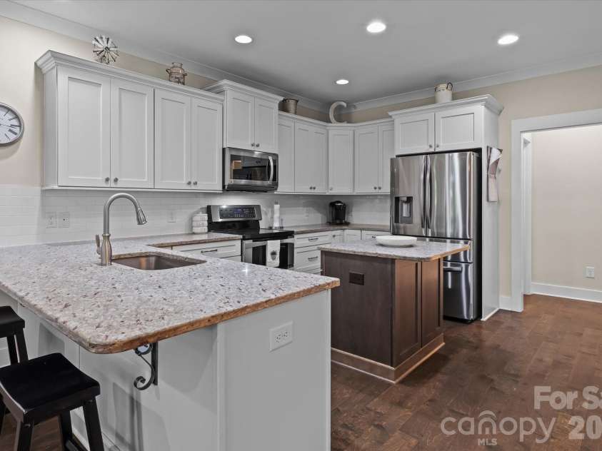 348 Catalina Drive, Mooresville, NC 28117.  MLS# CAR4370062, YatesRealty ID 40731. 