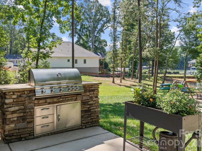 348 Catalina Drive, Mooresville, NC 28117.  MLS# CAR4370062, YatesRealty ID 40731. 