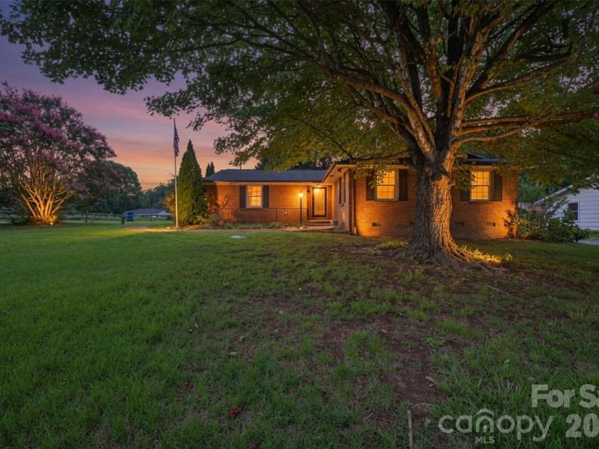 2111 24th Street, Hickory, NC 28601.  MLS# CAR4409125, YatesRealty ID 40734. 
