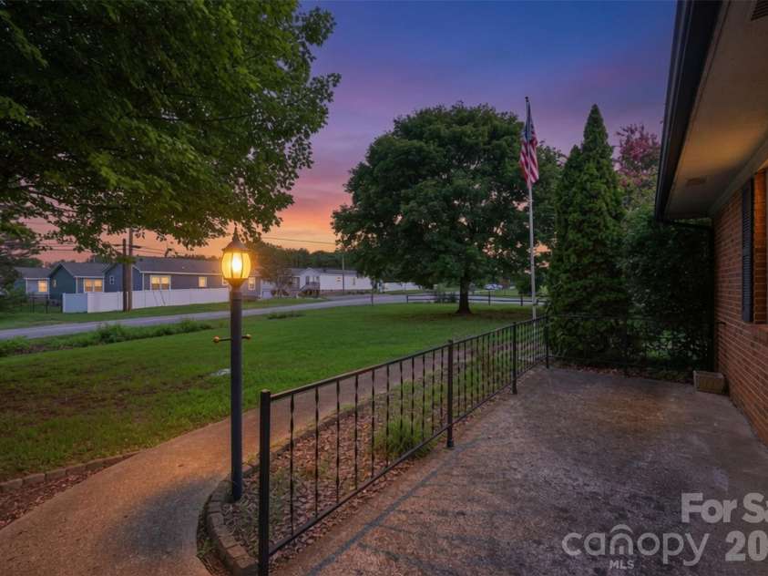 2111 24th Street, Hickory, NC 28601.  MLS# CAR4409125, YatesRealty ID 40734. 